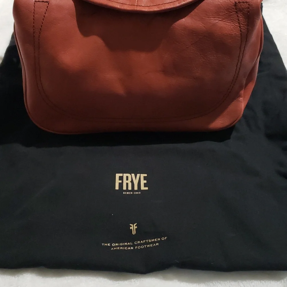 Frye Campus Rivet Hobo. Color‎ Burnt Red. (B1).